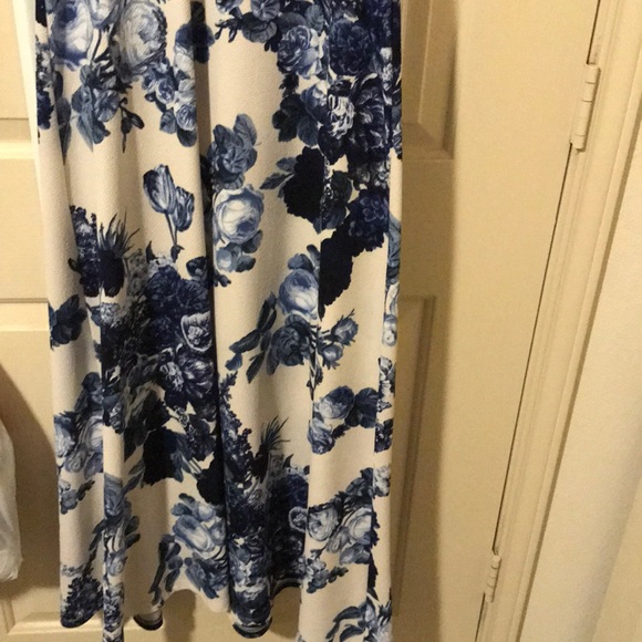 Blue and white floral maxi - Picture 3 of 3